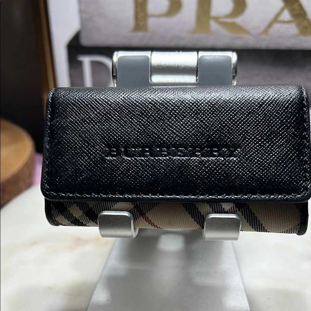 Burberry BURBERRY  Nova Check 4 Key Holder Case Black and Beige EUC